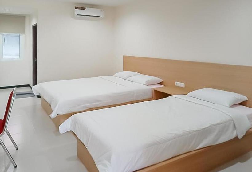 בית מלון כפרי Reddoorz Syariah Plus Near Tanjungpura University 2 Pontianak