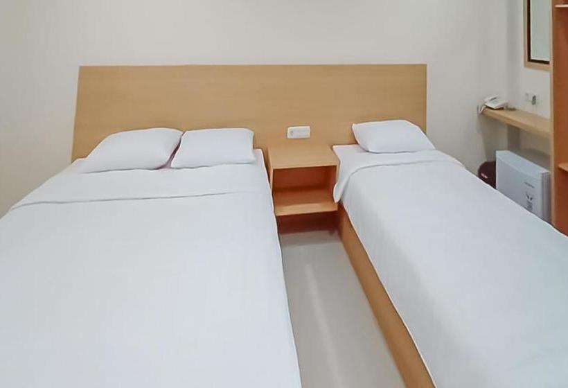 בית מלון כפרי Reddoorz Syariah Plus Near Tanjungpura University 2 Pontianak