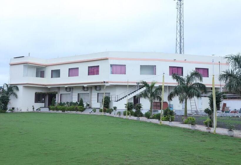 בית מלון כפרי Shri Siddhivinayak