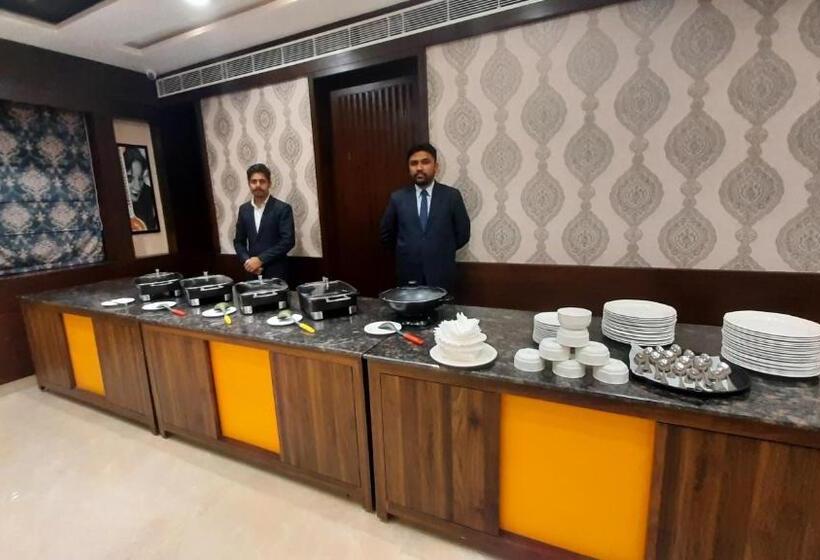 호텔 Suvin Residency With Rooftop Swimming Pool