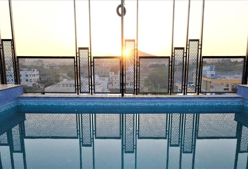 호텔 Suvin Residency With Rooftop Swimming Pool