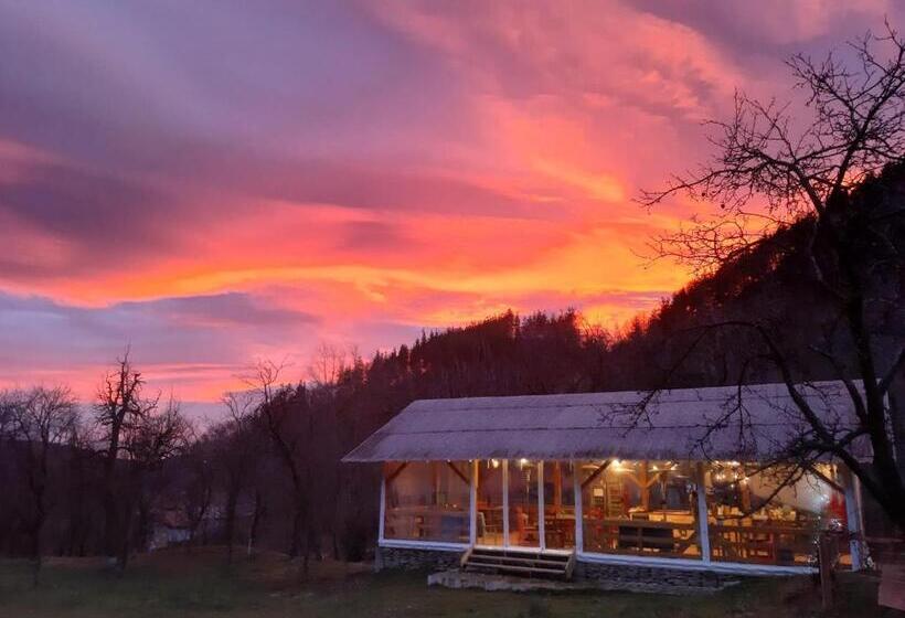 بنسيون Alunis Retreat