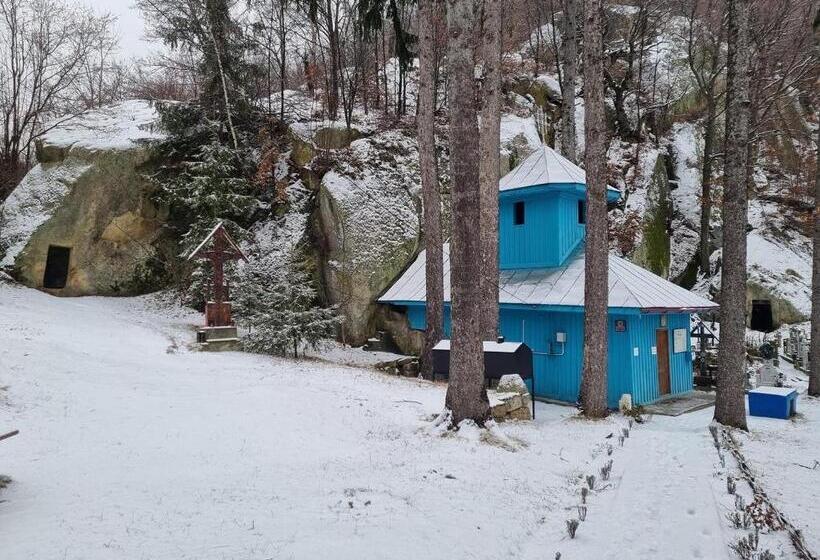 بنسيون Alunis Retreat