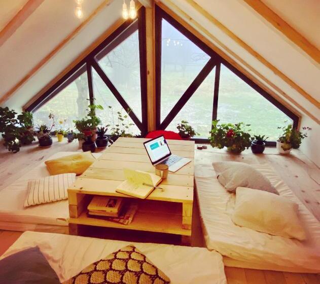 بنسيون Alunis Retreat