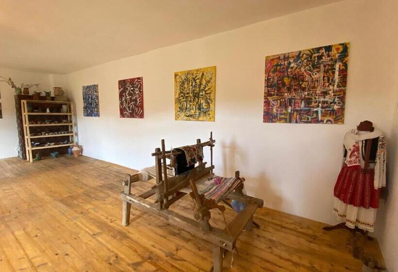 بنسيون Alunis Retreat