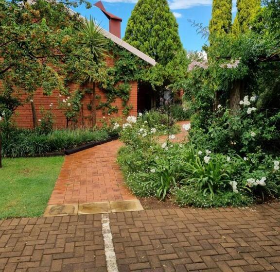 פנסיון Camelia Guest House