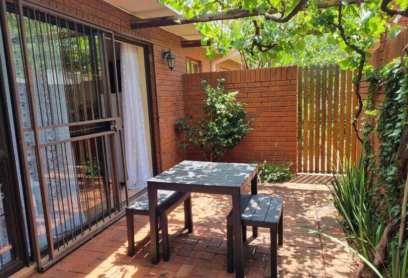 פנסיון Camelia Guest House