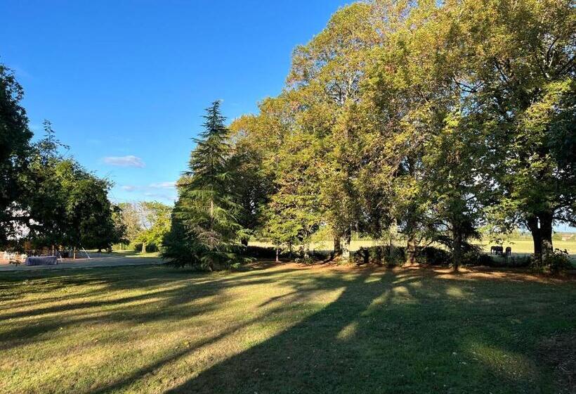 Пансион Château Du Mauny, Gîtes Et Chambres D Hôtes En Bourgogne