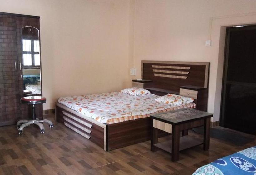 פנסיון Kamat Cottages