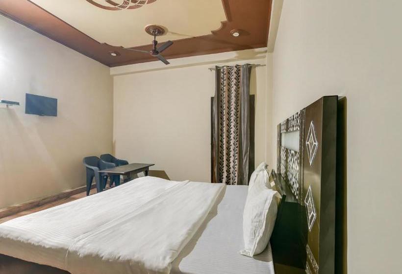 פנסיון Oyo 77799 Ajeet Star Guest House Homes Stays