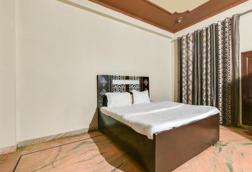 פנסיון Oyo 77799 Ajeet Star Guest House Homes Stays