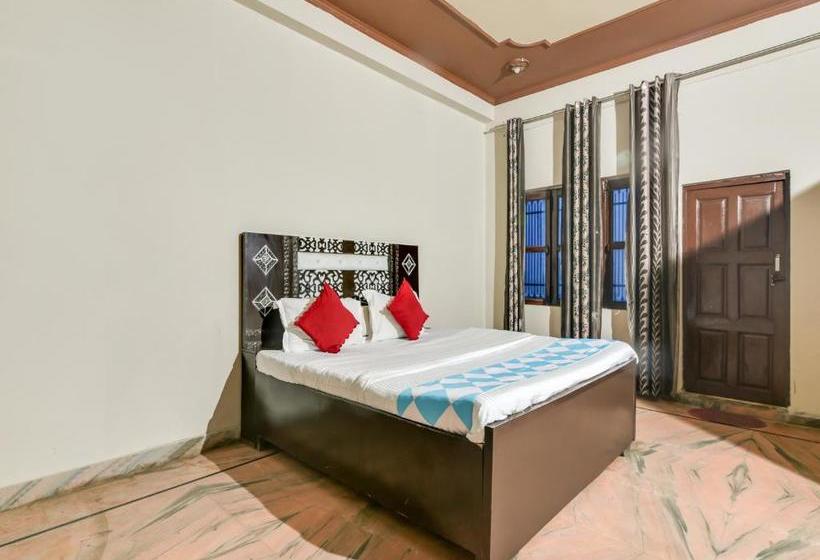 פנסיון Oyo 77799 Ajeet Star Guest House Homes Stays