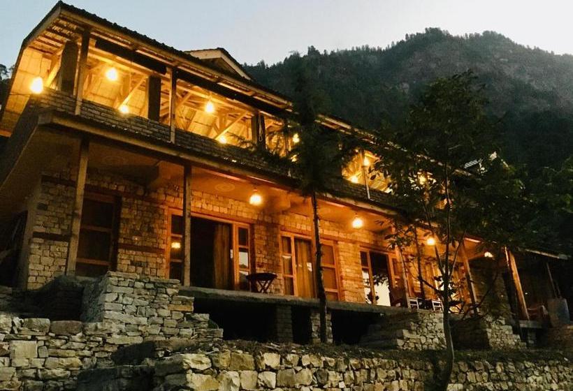 منتجع The Riverwalk Tirthan Valley