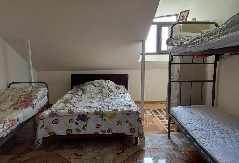 ユースホステル Black Castle Red Valley Hotel And Restaurant