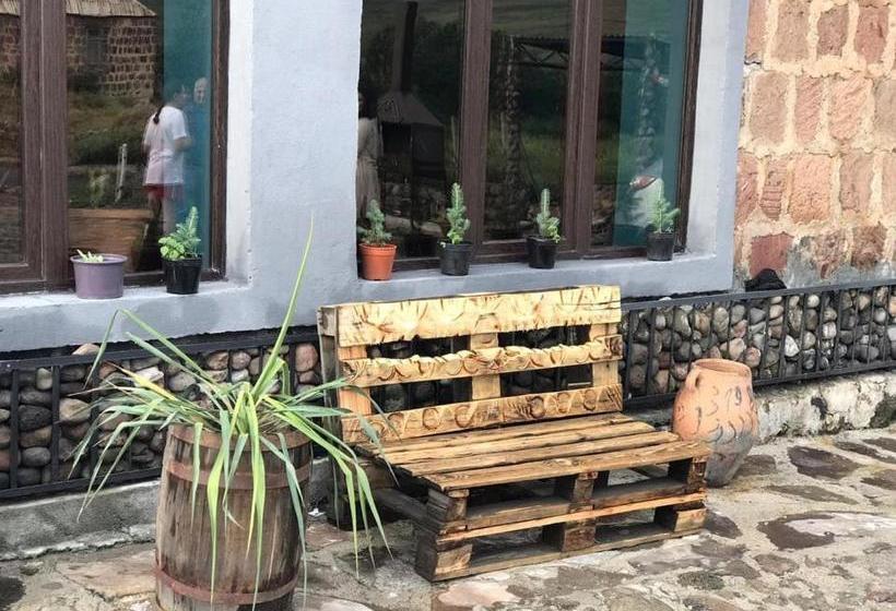 ユースホステル Black Castle Red Valley Hotel And Restaurant