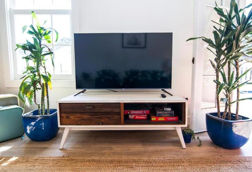 호스텔 Smiley S Saloon &