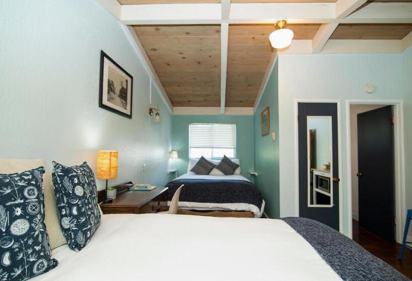 호스텔 Smiley S Saloon &