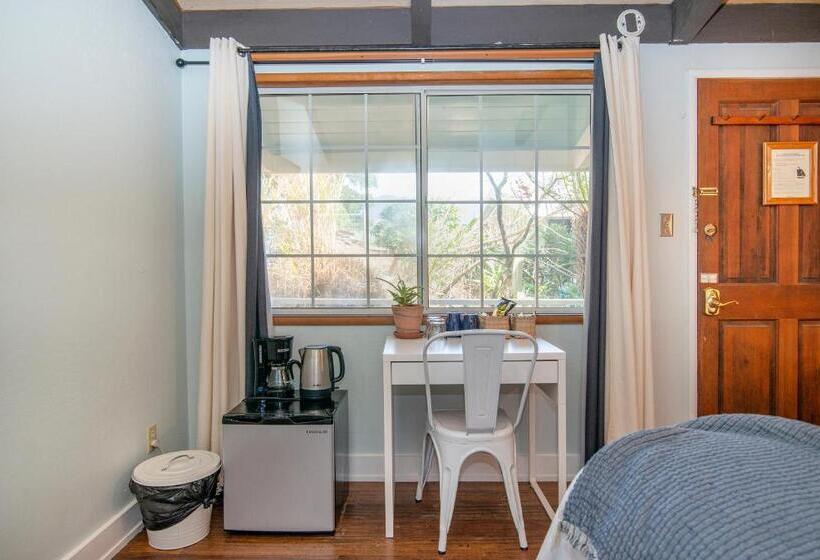 호스텔 Smiley S Saloon &