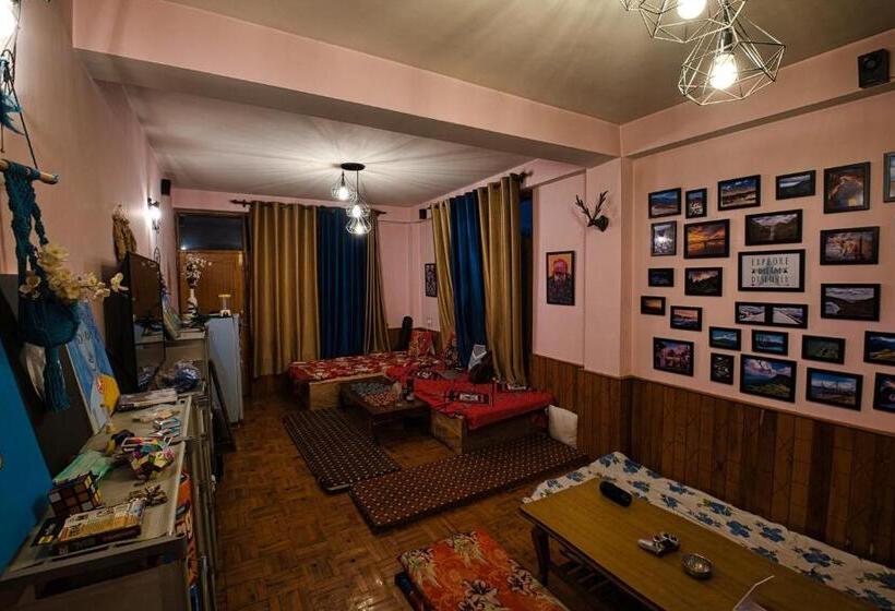 Общежитие Voyageur Nest