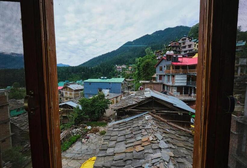 Общежитие Voyageur Nest