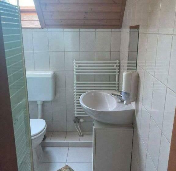 مبيت وإفطار Hat Testvér Fogadó