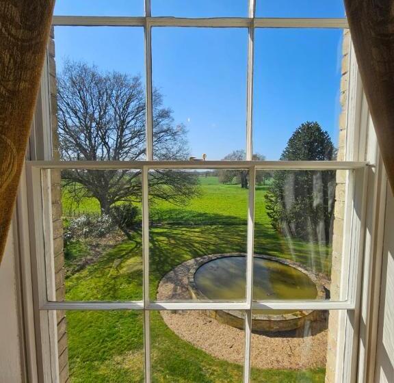 مبيت وإفطار Sloley Hall