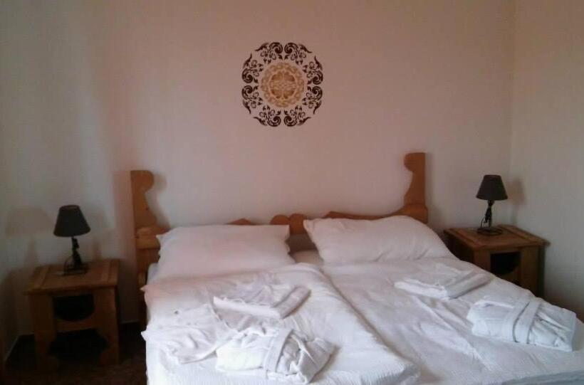 住宿加早餐 Szabolcs Vezér Panzió