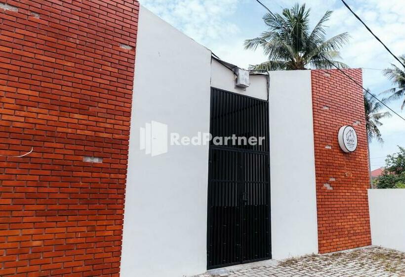 호텔 Aksara Homestay Syariah Mitra Reddoorz