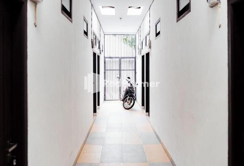 호텔 Aksara Homestay Syariah Mitra Reddoorz