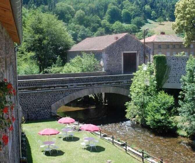 فندق Auberge De Chanteuges