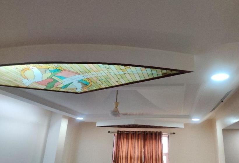 בית מלון כפרי Capital O 80682  Suraj Executive