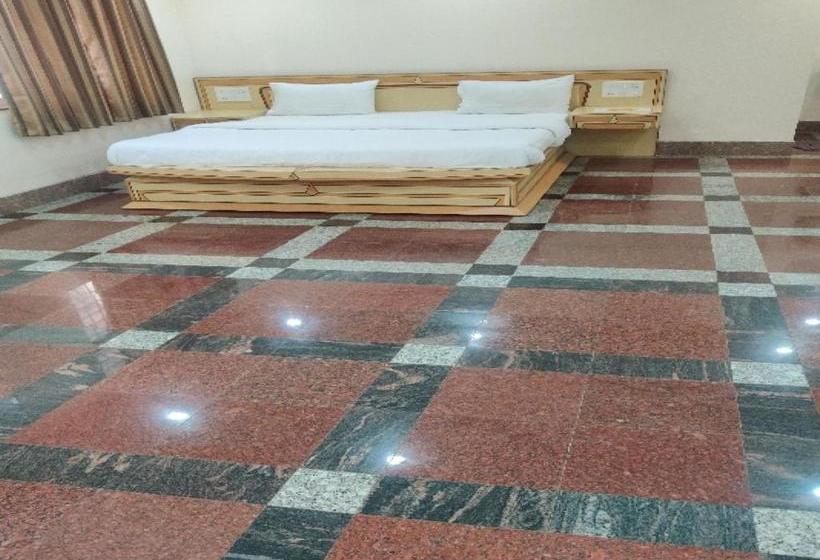 בית מלון כפרי Capital O 80682  Suraj Executive