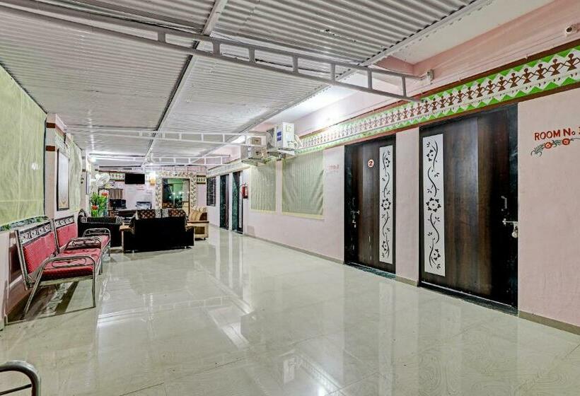 ホテル Collection O 81352 Vrindavan  Moca