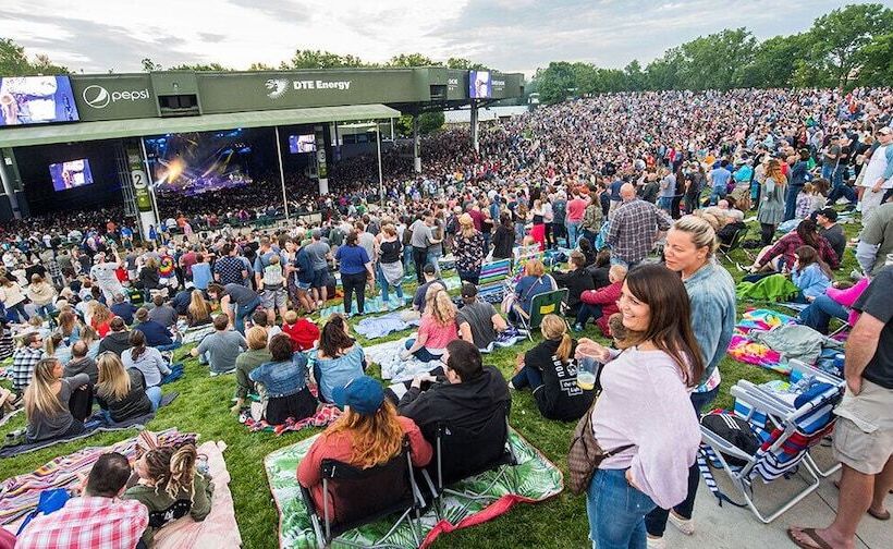 Отель Comfort Inn & Suites