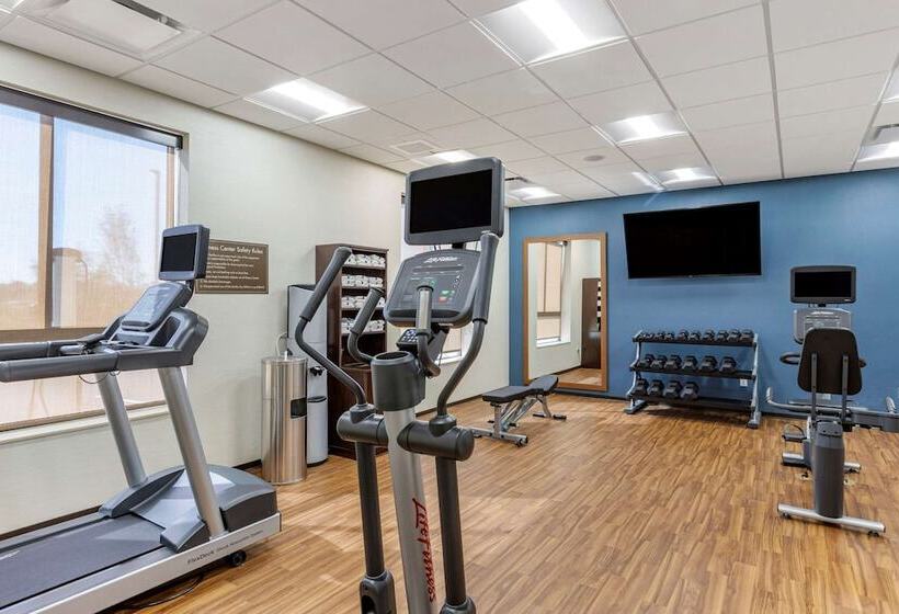 Отель Comfort Inn & Suites