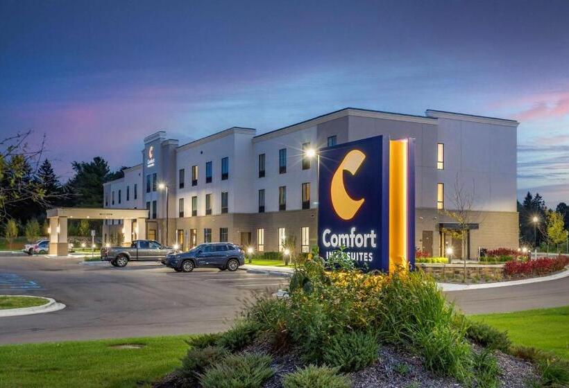 Отель Comfort Inn & Suites