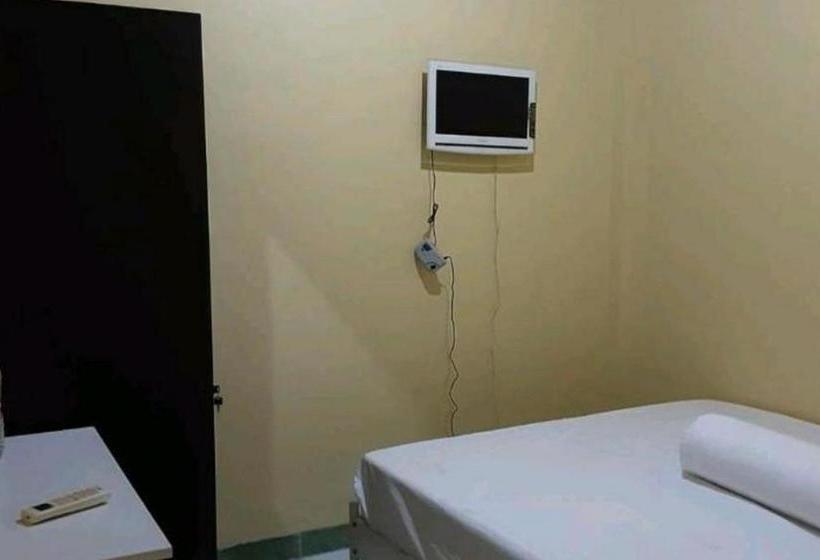 בית מלון כפרי Guest House Syariah Lp3b Brebes Redpartner