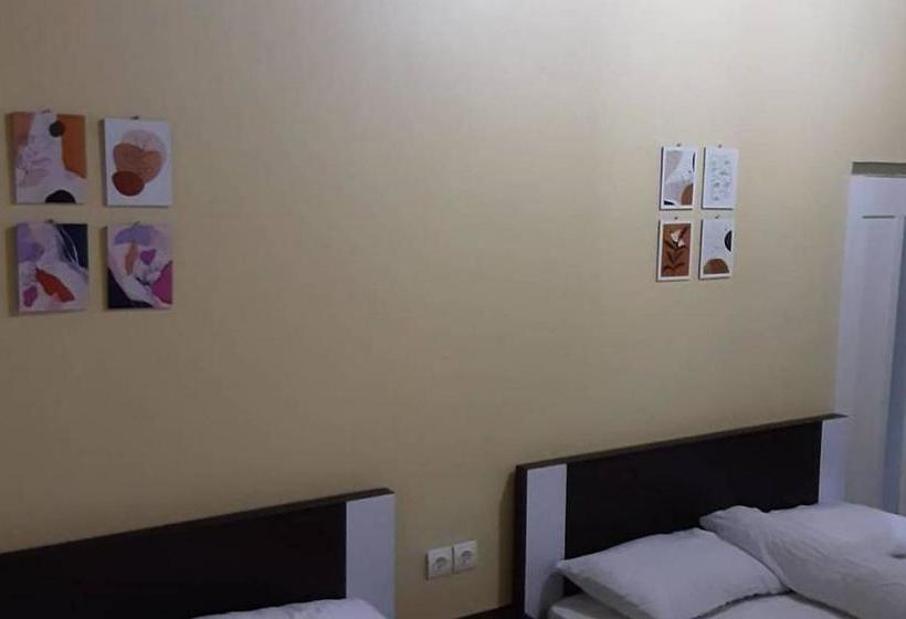 فندق Guest House Syariah Lp3b Brebes Redpartner