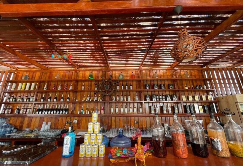 هتل Hacienda Guamito