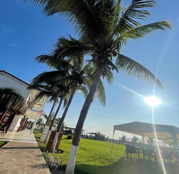 هتل Hacienda Guamito