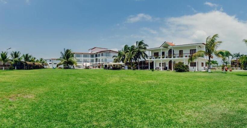 هتل Hacienda Guamito