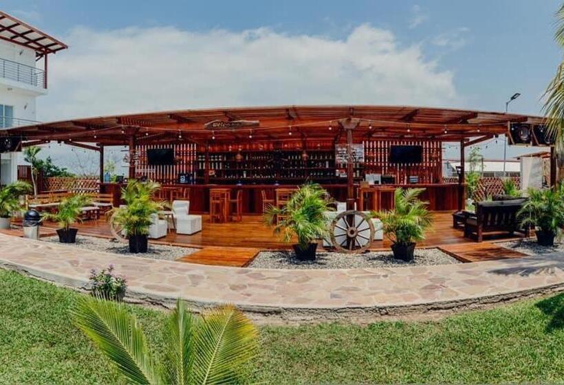 هتل Hacienda Guamito