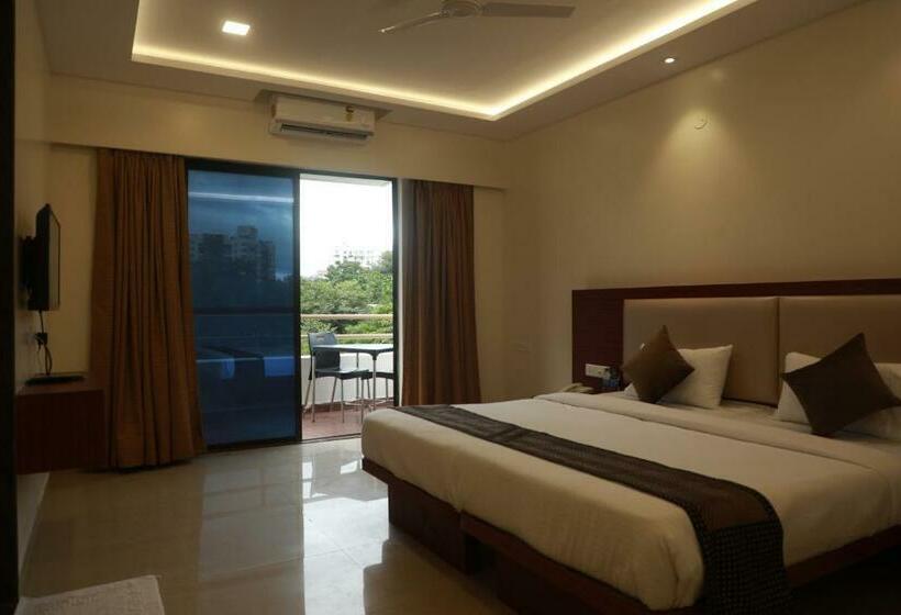 Отель Serenity By Monarch, Baner Pune