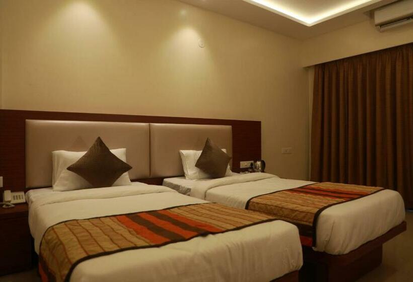 Отель Serenity By Monarch, Baner Pune