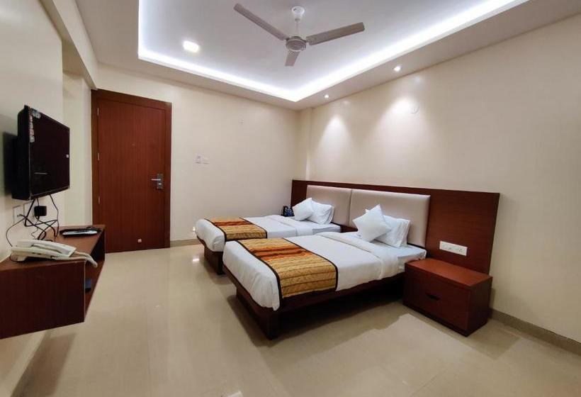 Отель Serenity By Monarch, Baner Pune