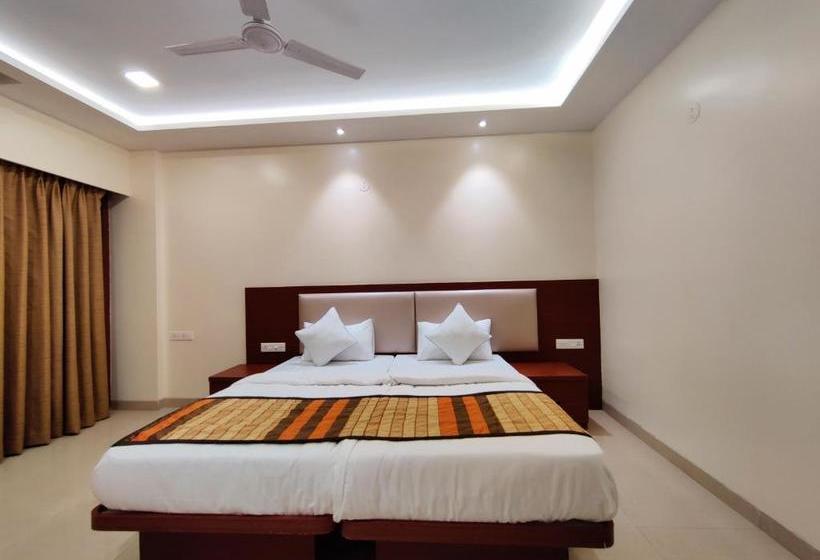 Отель Serenity By Monarch, Baner Pune