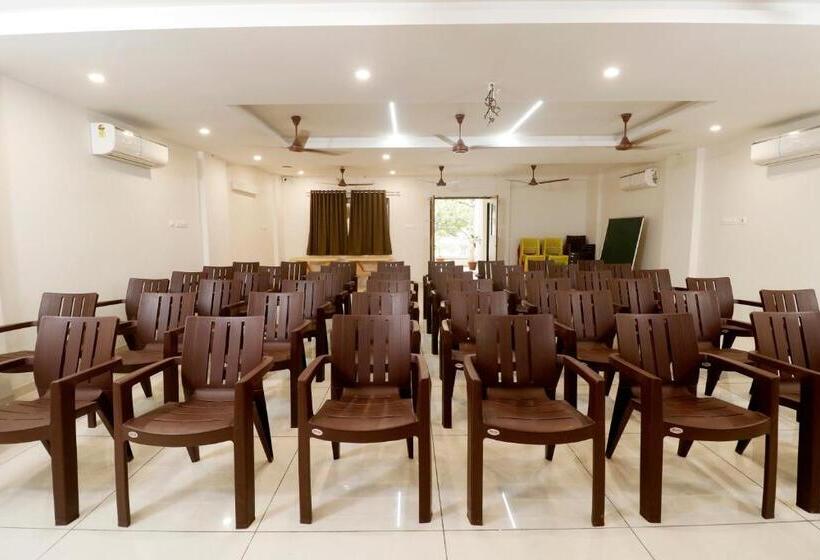 בית מלון כפרי Nova Sahaj Residency