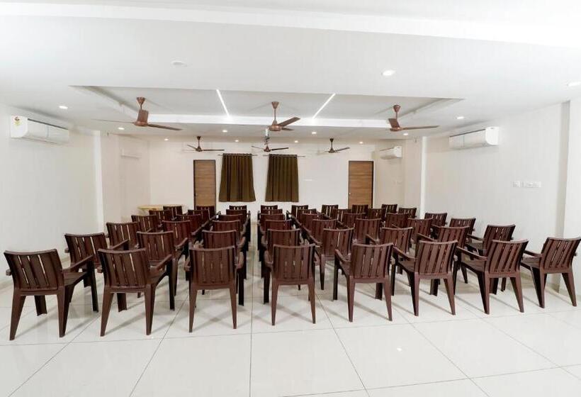 Отель Nova Sahaj Residency