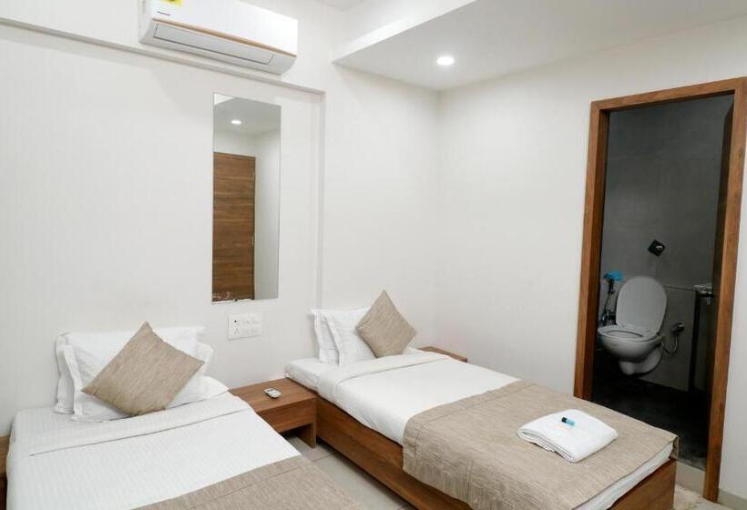 בית מלון כפרי Nova Sahaj Residency