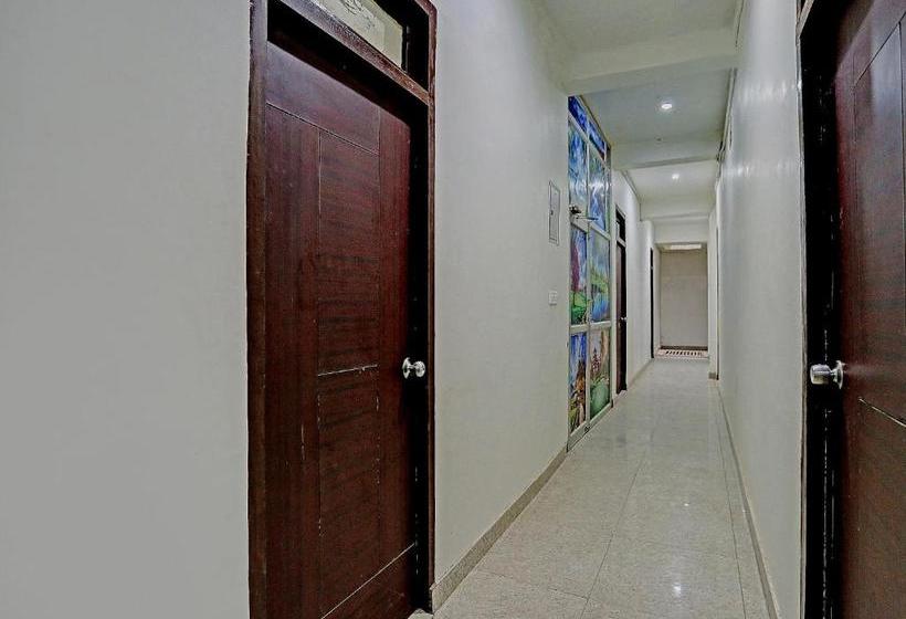 酒店 Oyo 71086 Nk Guest House & Restaurant